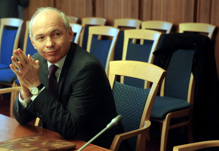 Tíz éve történt: Draskovics Tibor tárca nélküli miniszter a kiigazítási programról