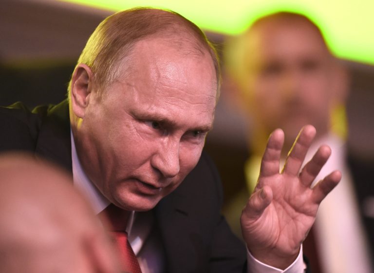 Putyin díszpolgársága miatt Balog Zoltánhoz fordul az Eötvös Károly Intézet