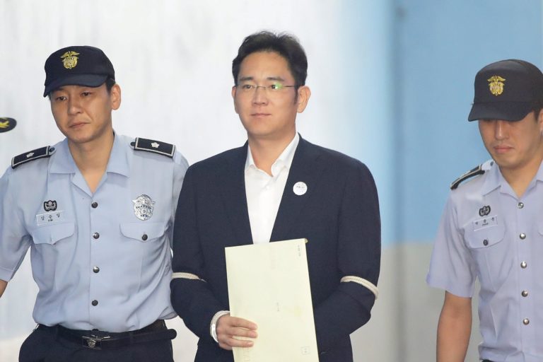 Dél-Koreában börtön jár korrupcióért: öt évet kapott a Samsung trónörököse