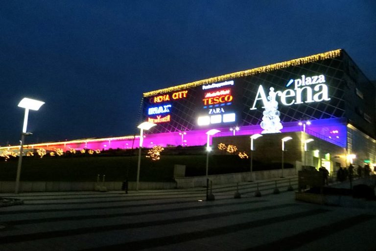 Dél-afrikai kézben az Arena Pláza