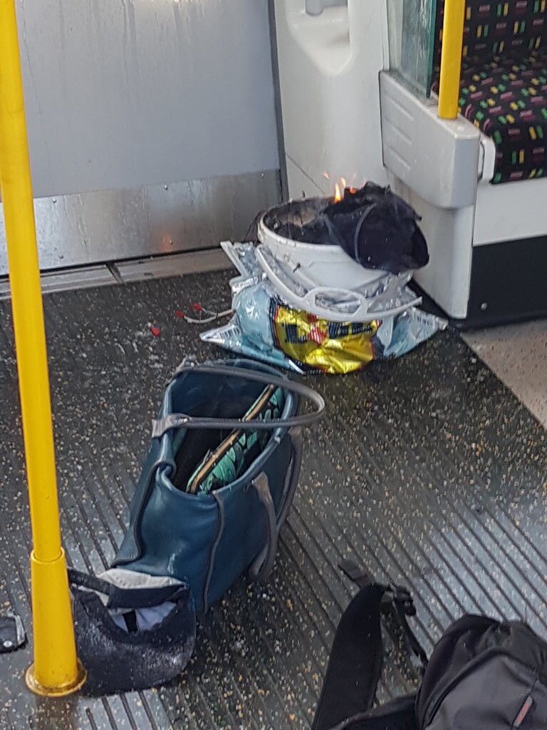 Robbanás volt a londoni metróban – Frissítve