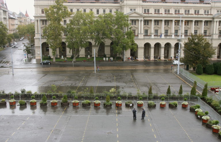 Tíz éve történt: Növelik a biztonsági zónát a Kossuth téren