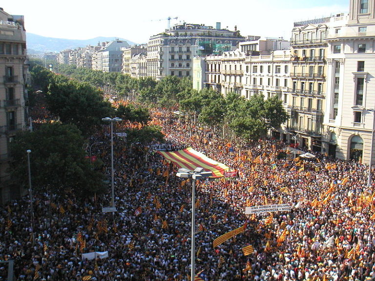 Törvényt fogadott el a függetlenség szabályozásáról a katalán parlament
