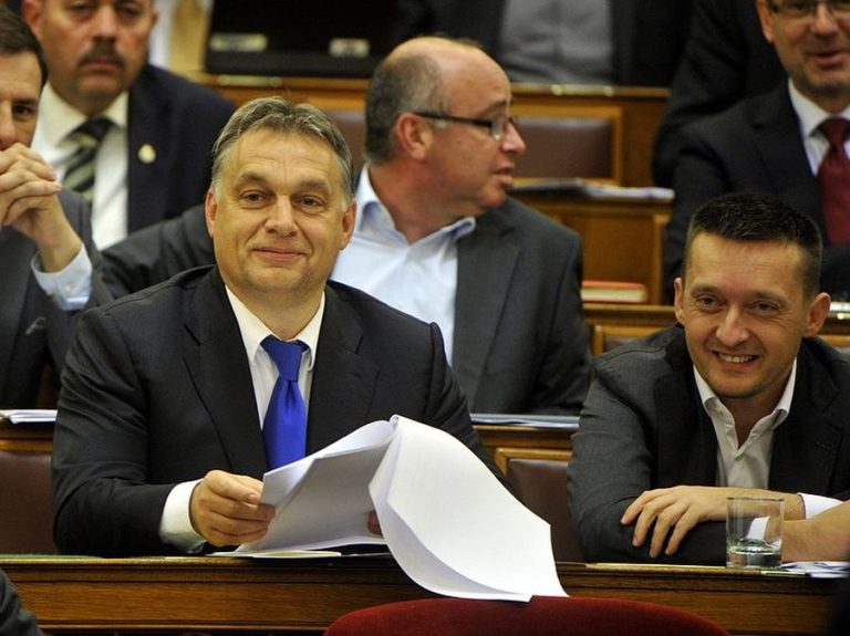 Orbán és Rogán nem szavazták meg a korrupcióellenes törvényt