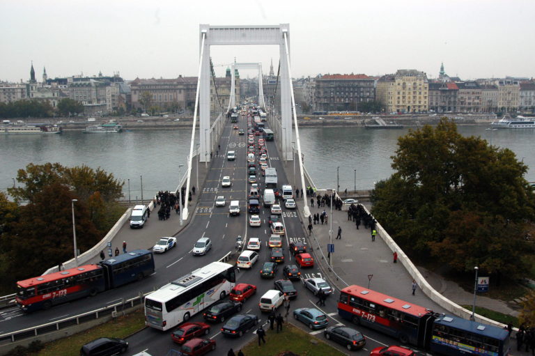 Tíz éve történt: Zárva az Erzsébet híd