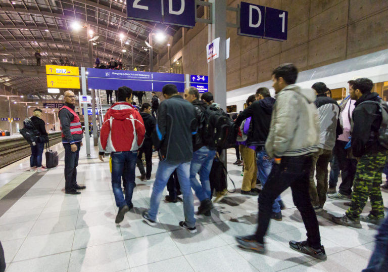 Hiába fizet a kormány, egyre kevesebb migráns megy haza Németországból