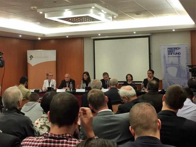 Az MSZP, az LMP és a Jobbik elnöke  egy asztalnál