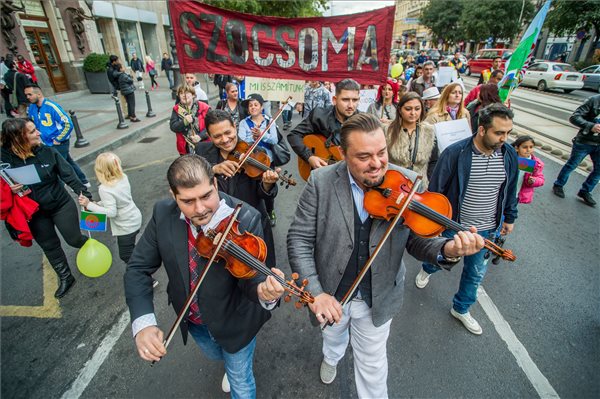 A Roma Büszkeség Napja – felvonulás Budapesten