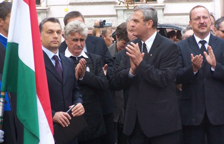 Tíz éve történt: Orbán szerint maffiapolitika és csalás lengi körül az országot