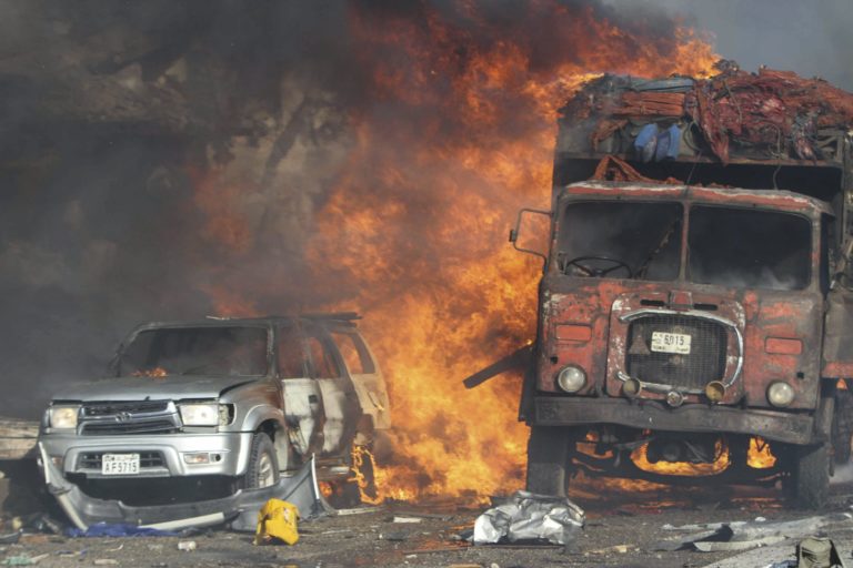 Újabb öngyilkos merényletek Mogadishuban