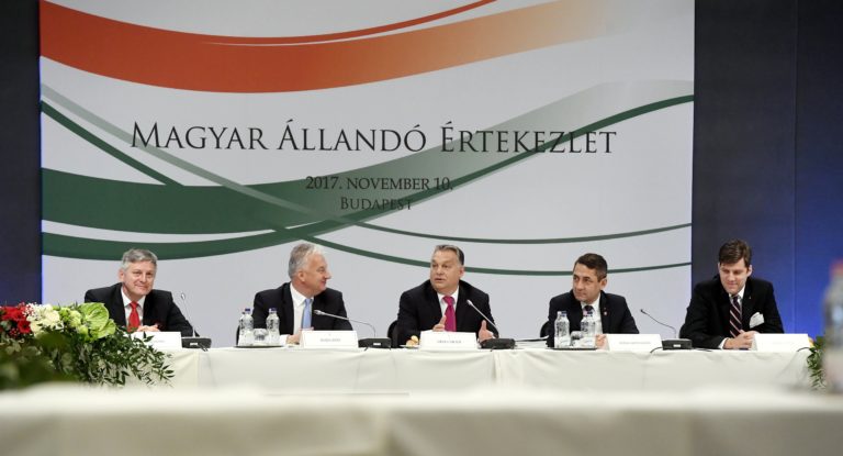 Orbán: A Kárpát-medencében a jövőt magyar nyelven írják