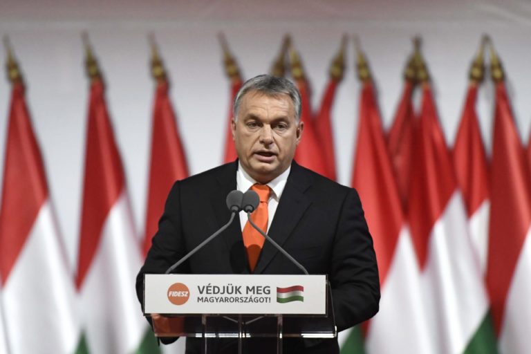 Fidesz-kongresszus: Újraválasztották Orbánt, szerinte globális elit uralja Európát
