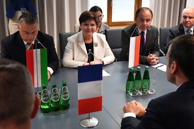 Kibékülni látszik Lengyelország és Franciaország