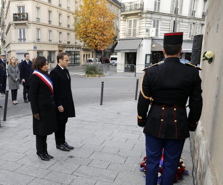 A két évvel ezelőtti párizsi mészárlásra emlékeztek Franciaországban