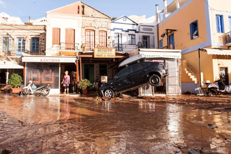 Legalább 13 halott a görög áradásokban