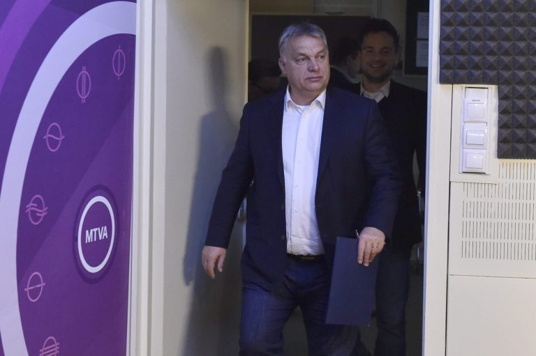 Orbán: megállunk a saját lábunkon. LMP: a Fidesz az EU-s támogatások nagy részét is ellopta