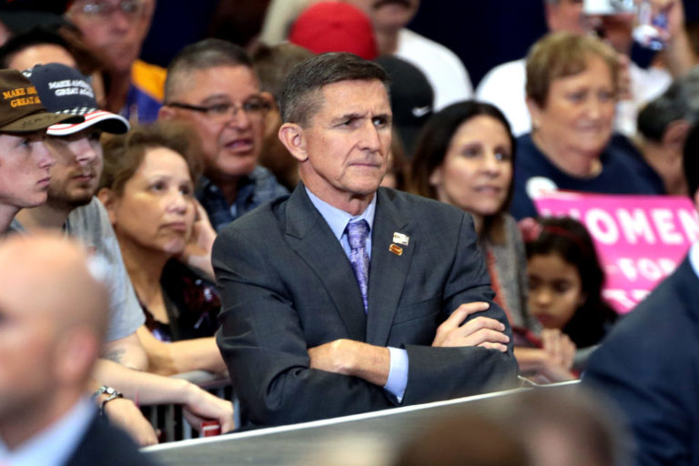 Flynn beismerő vallomást tesz, a célpont Trump