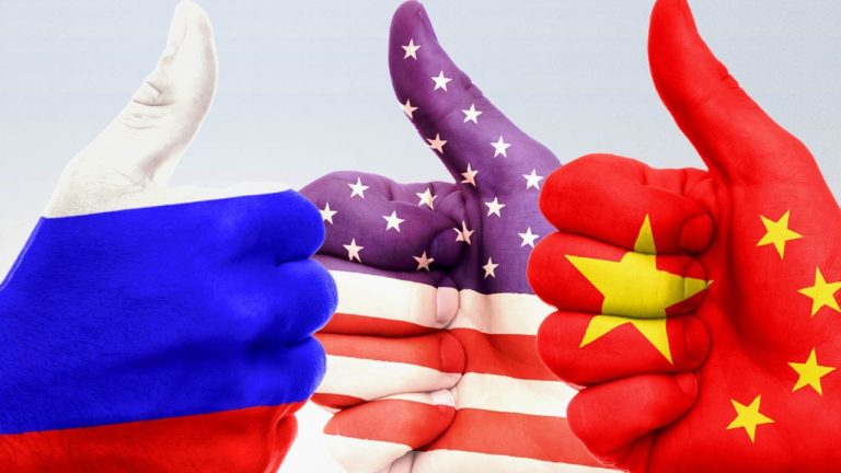 Moszkva és Peking hidegháborús mentalitással vádolja Washingtont