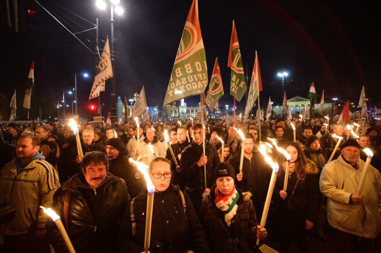 Össztűz a Jobbikra -büntetésre tüntetés