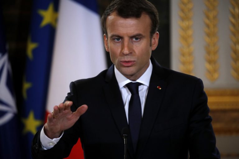 Nem engedtek be egy orosz propagandistát a francia elnök sajtótájékoztatójára