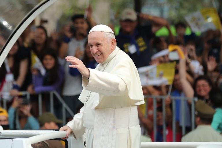 Ferenc pápa: az álhíripar a gonosz műve