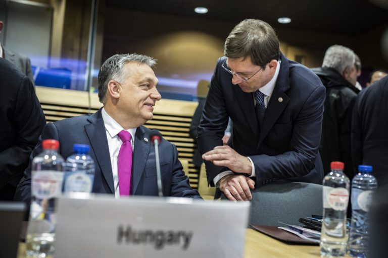 Orbán a Facebookon: a határkerítéssel nemcsak magunkat, hanem Európát is védjük