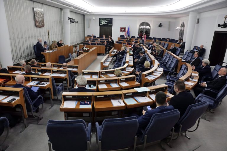 Varsó: A szenátus is jóváhagyta a holokauszt-törvényt