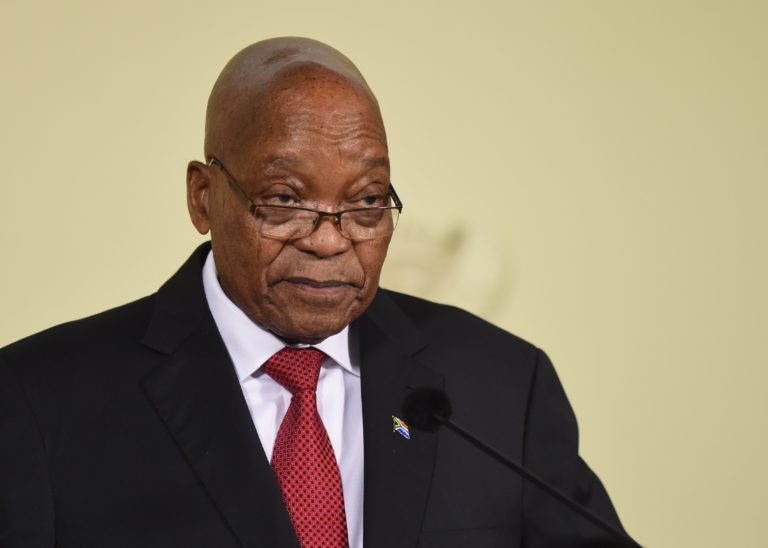 A korrupciós botrány miatt mondott le Dél-Afrika elnöke