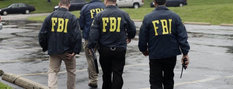 Az FBI nyomozhat, tanúvédelembe más léptethet