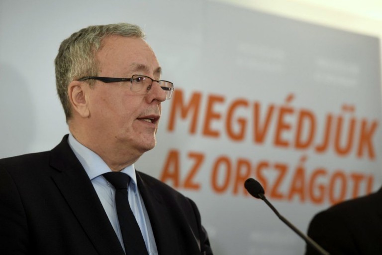 Fidesz: önként adták nekik az adatokat