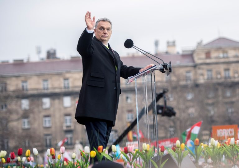 Orbáné a kolbásztöltő szerep