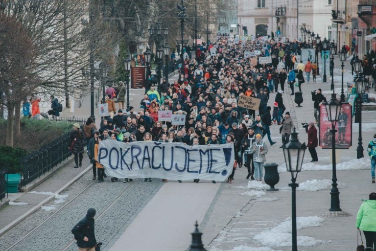 Ismét tízezres tüntetések voltak Szlovákiában