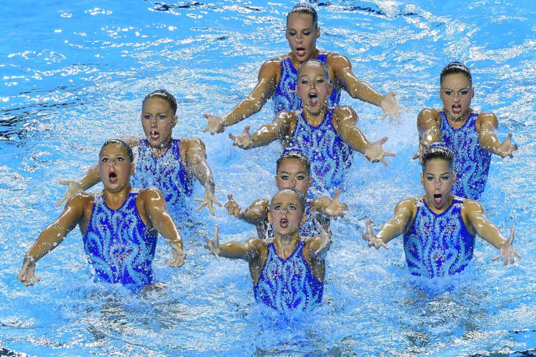 Hungarian synchronized swimmers prepare for their huge event