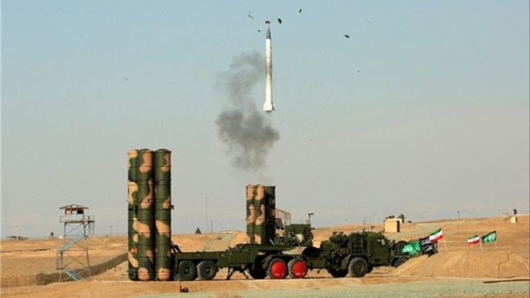 Moszkva Sz-300-as rakétarendszert szállít Szíriának