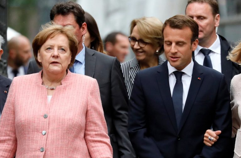 Merkel továbbra sem támogatja Macron tervét az eurozóna reformjáról
