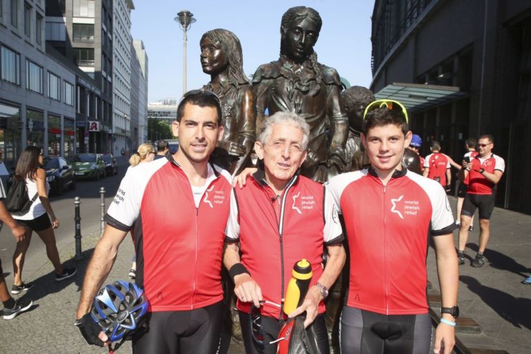 1000 kilométeres biciklitúra zsidó gyerekek megmentésének emlékére