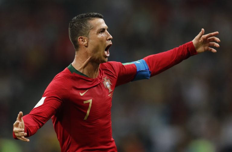Ronaldo leütötte ellenfelét, 45 éves kapus védett büntetőt