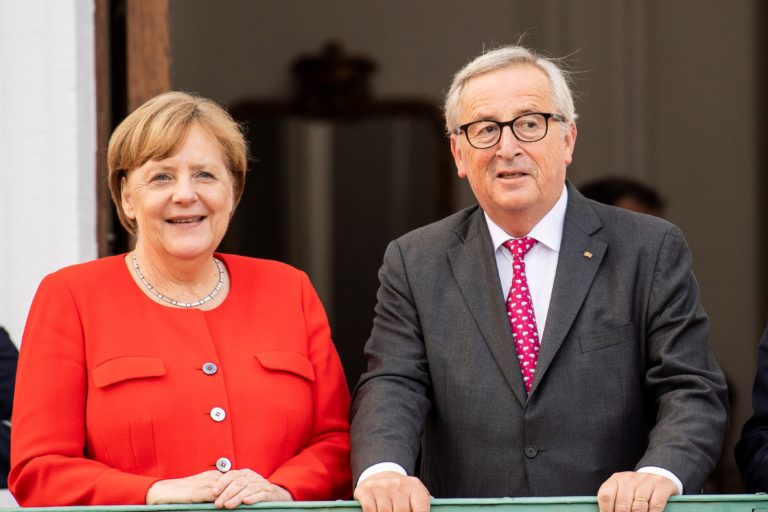 Angela Merkelért tartanak uniós minicsúcsot, a magyarok nélkül