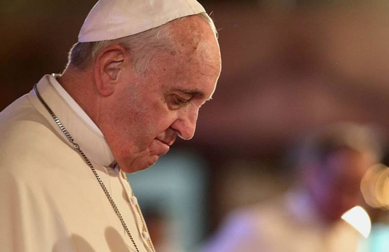 Pedofil papot fosztott meg tisztétől Ferenc pápa