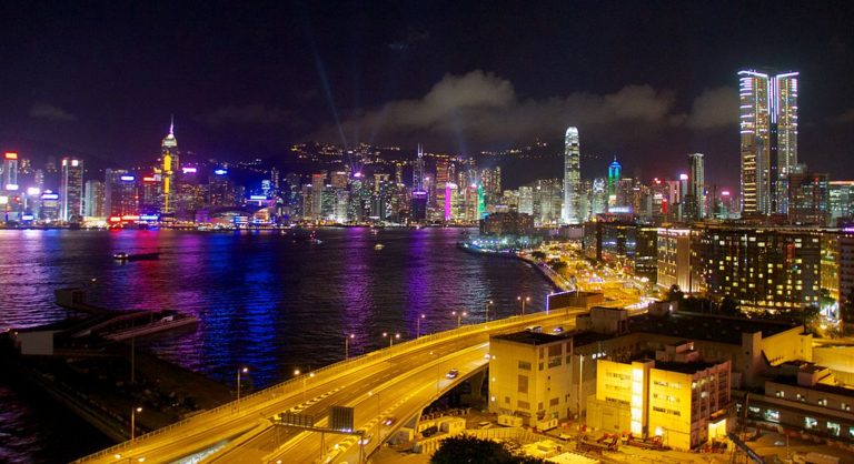 Hongkong újabb lépéssel került közelebb Kínához