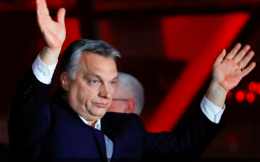 Az európai szélsőjobb Bannon helyett Orbán felé húz