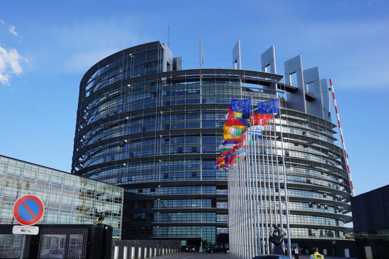 Jogállamisági feltételekhez kötik az uniós pénzek küldését