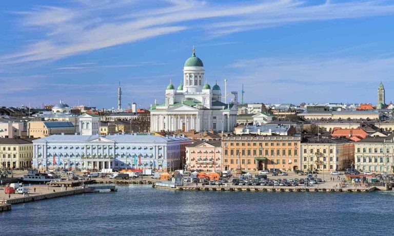 Helsinkiben is lehet folytatni a pávatáncot