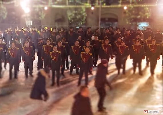 Karácsonyi világslágert énekelt az orosz katonakórus a Vörös téren