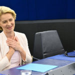 Épphogy átcsúszott a szavazáson Ursula von der Leyen