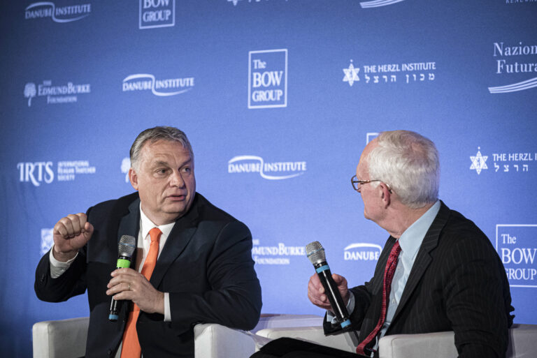 Orbán „ellenforradalmat” próbál