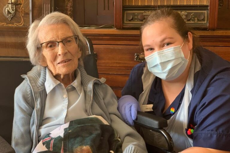 106 éves nagyi is legyőzte a korona a vírust