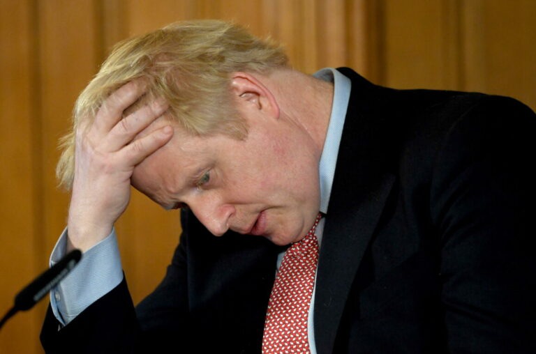 Boris Johnson az életéért küzd
