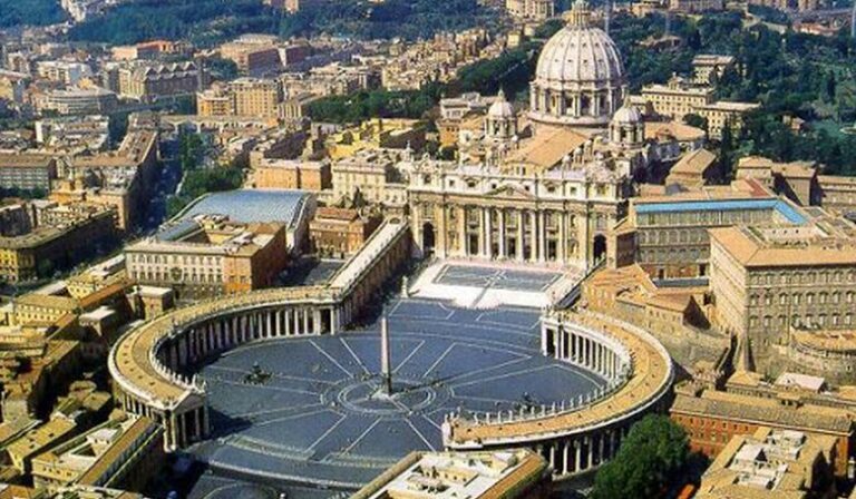 A Vatikán ajánlja, de nem követeli meg