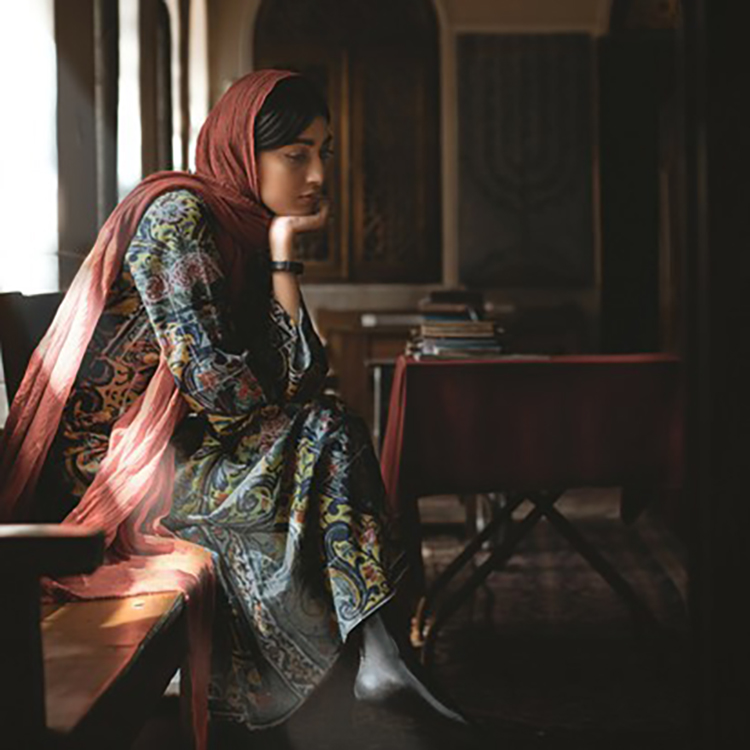 ülés szép muzulmán nő